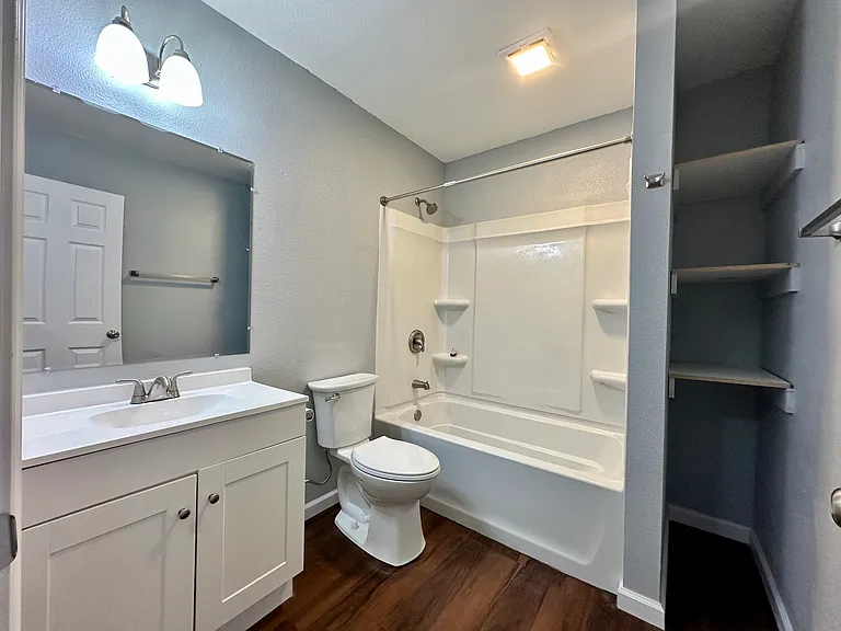 W Ella Ave — Photo 5