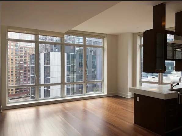 60 Riverside Boulevard image 1 of 8