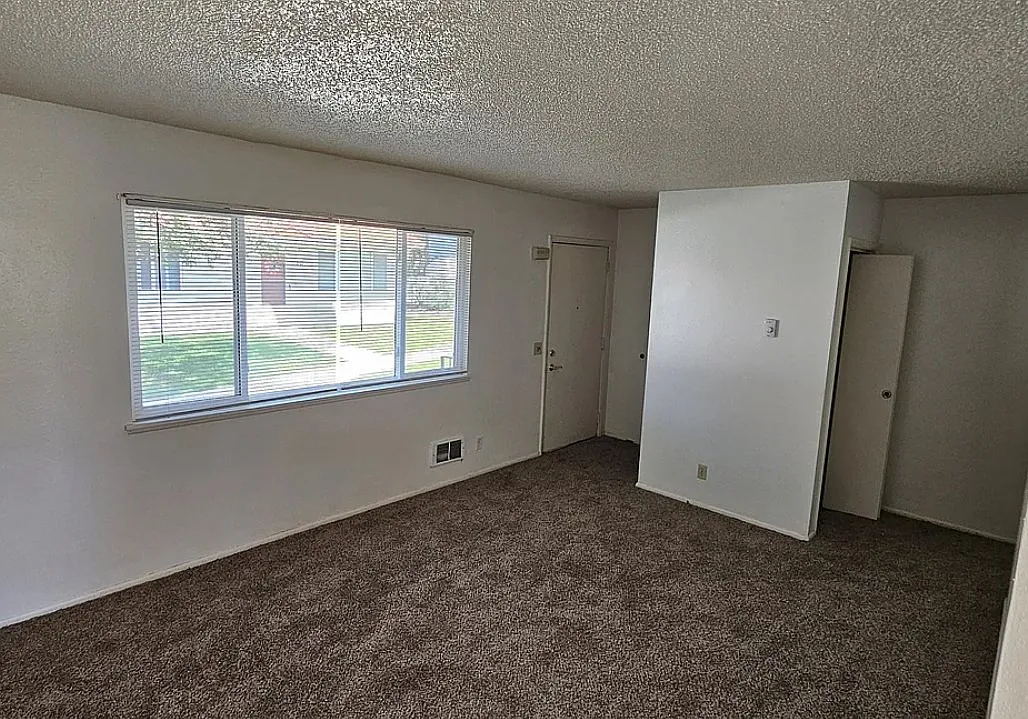 1 bed, 1.0 bath, $796 — Photo 4