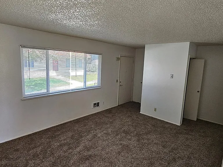 835 W Main St — Photo 4