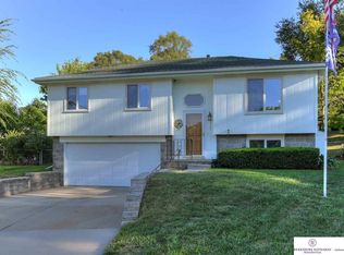 5139 Madison Cir, Omaha, NE 68117