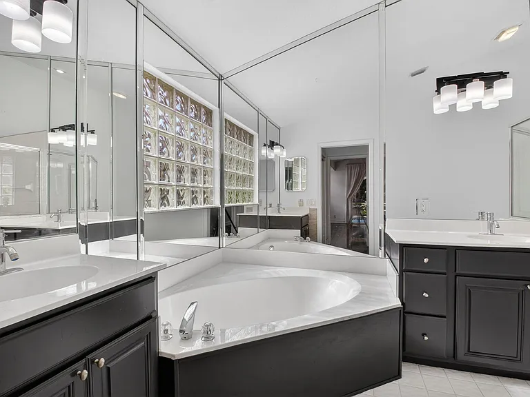 7558 Ironbridge Cir — Photo 23