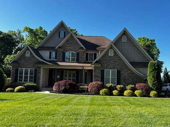 8400 Lillys Ct, Greensboro, NC 27455