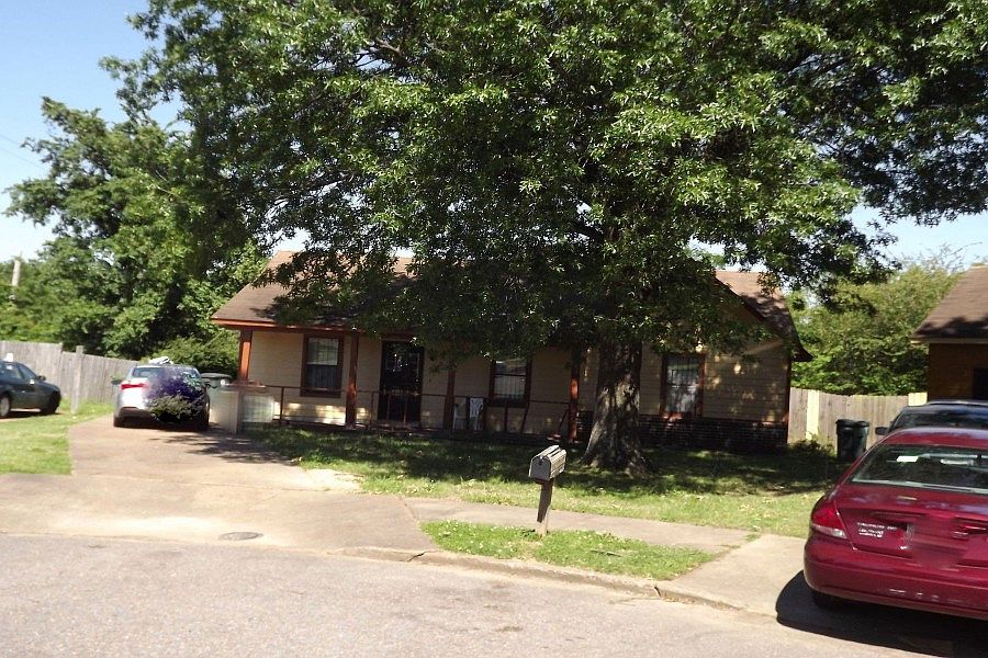 2nd image of 2000 E Gladney Dr