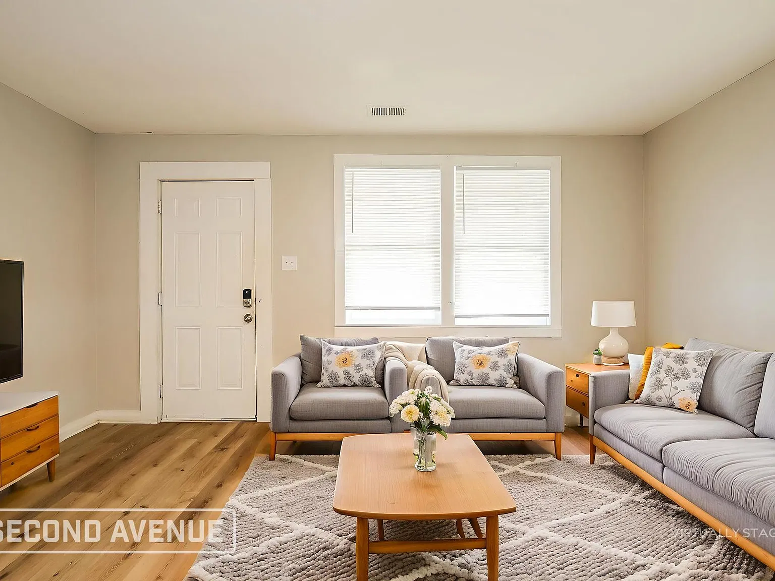 3 bed, 1.0 bath, 1134 sqft, $895 — Photo 2