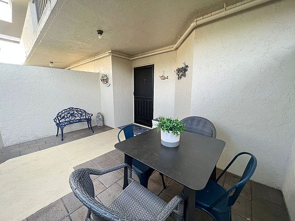 2nd image of 825 Egret Cir