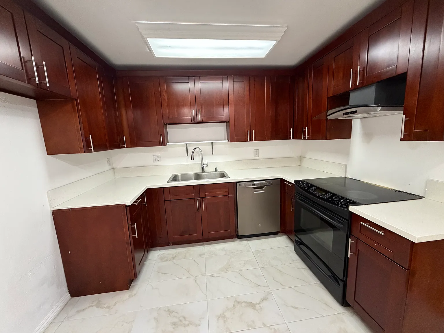 2 bed, 1.5 bath, 1100 sqft, $2,700 — Photo 1