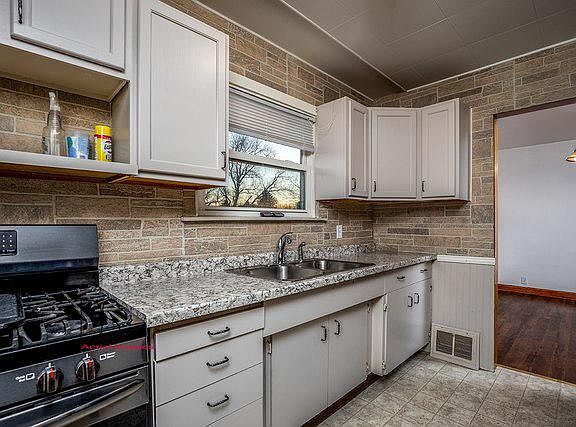 5th image of 1511 E Kent St
