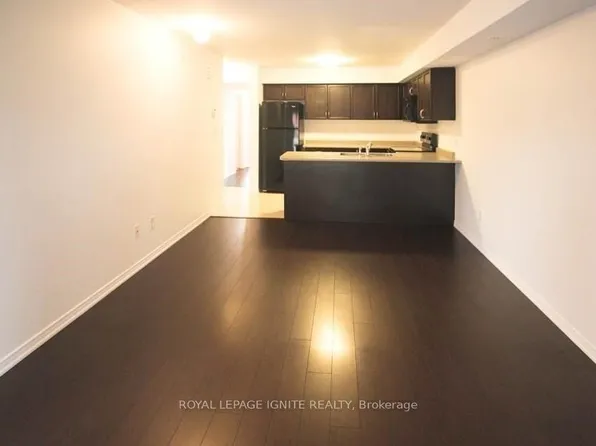 35 Hays Blvd #13, Oakville, ON L6H 0J1