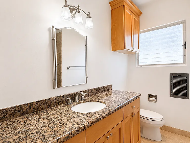1530 N Laurel Ave #9 — Photo 13