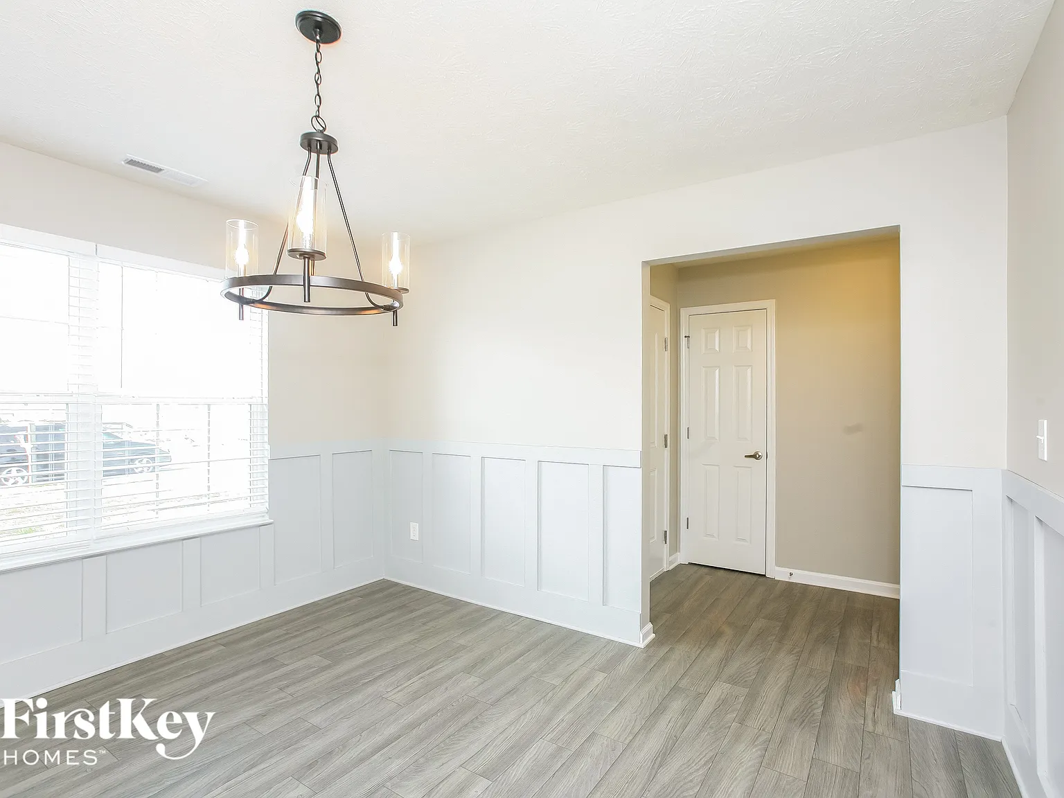 3 bed, 2.0 bath, 1613 sqft, $2,215 — Photo 4