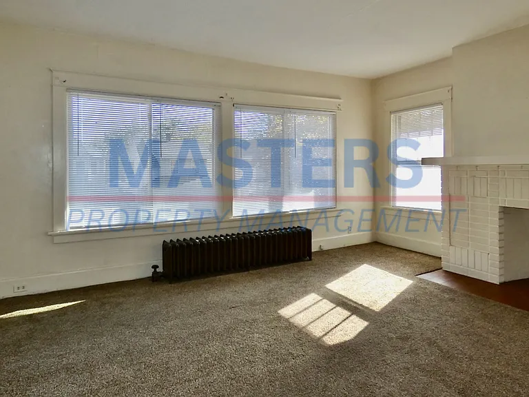 4113 N Lockwood Ave — Photo 3