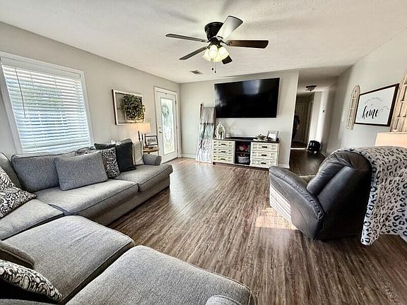 3rd image of 210 Ivie Ln