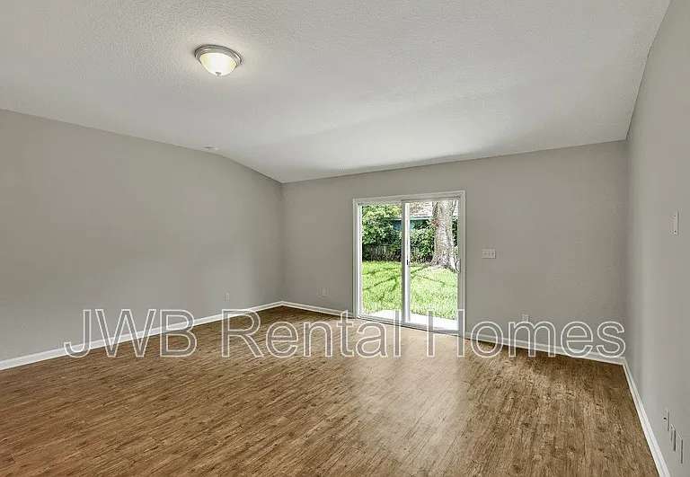 10351 Pinehurst Dr — Photo 7