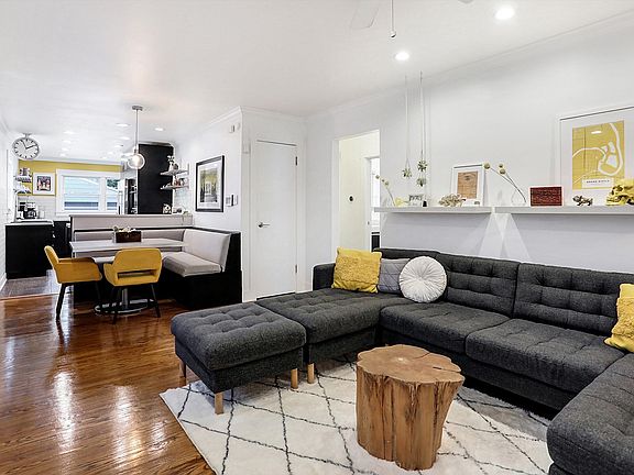 3rd image of 6032 Rosslyn Ave