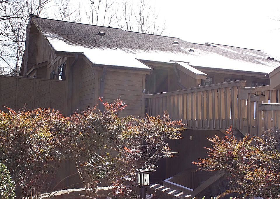 1st image of 404 Live Oak Ln