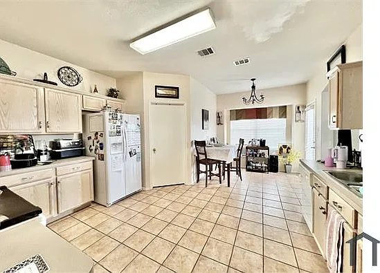 3 bed, 1616 sqft, $2,600 — Photo 3
