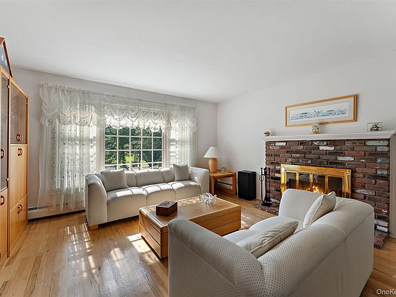 3rd image of 12 Lyons Road