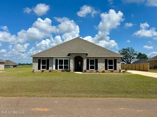 131 Firefly Dr, Lucedale, MS 39452