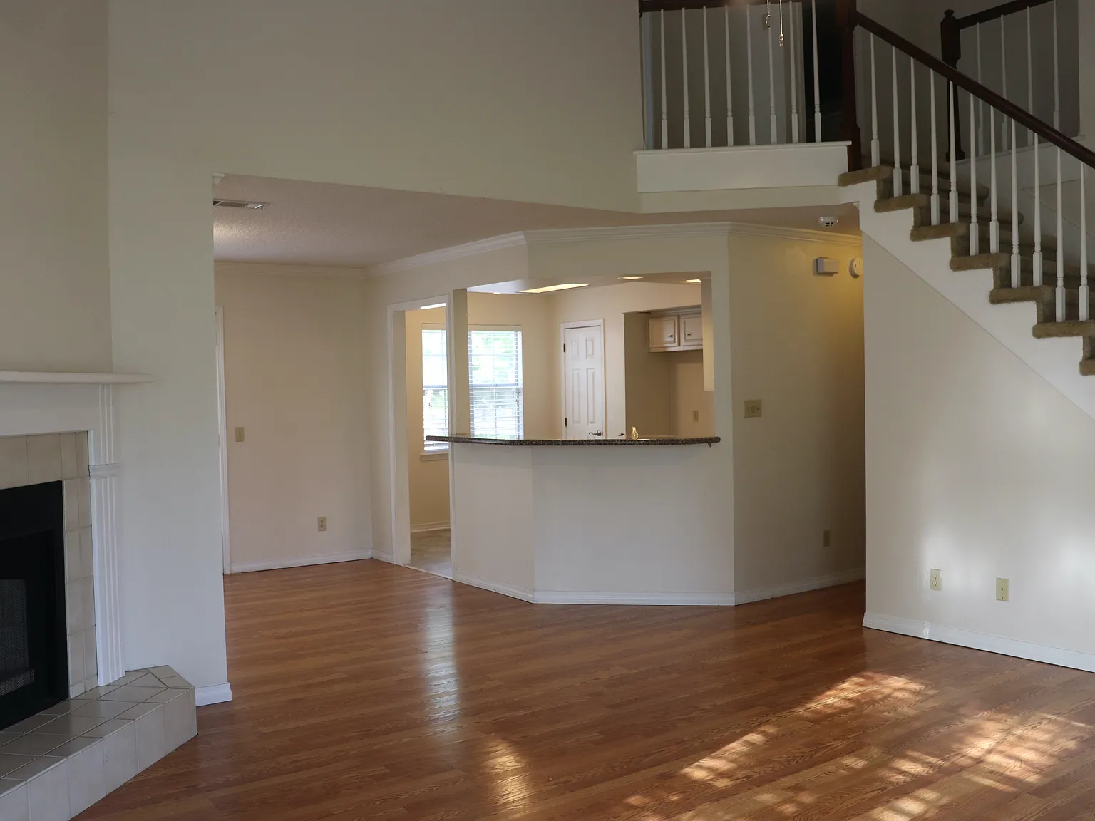 3 bed, 2.5 bath, 1752 sqft, $2,400 — Photo 3