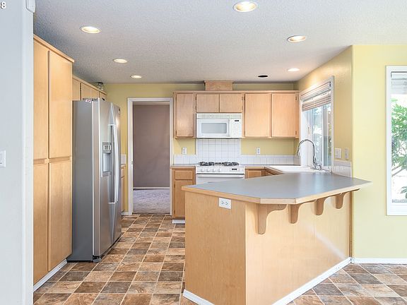 4th image of 3067 NE 1st Ct