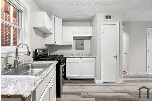 592 Cooper St SW #2 Photo 1