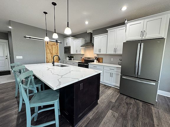 3rd image of 328 Summit Cir NW