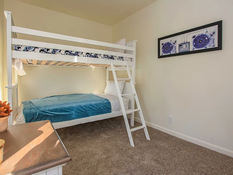 642 Maple St — Photo 11