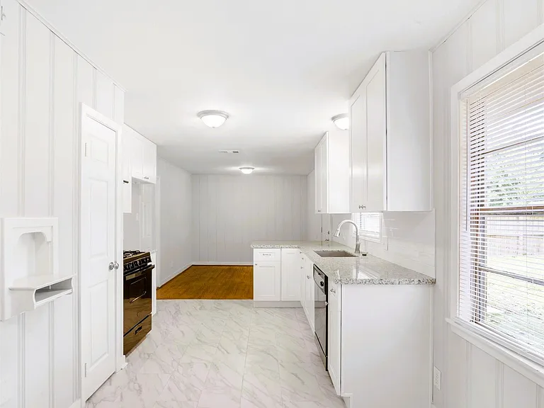 7406 Janak Dr — Photo 2