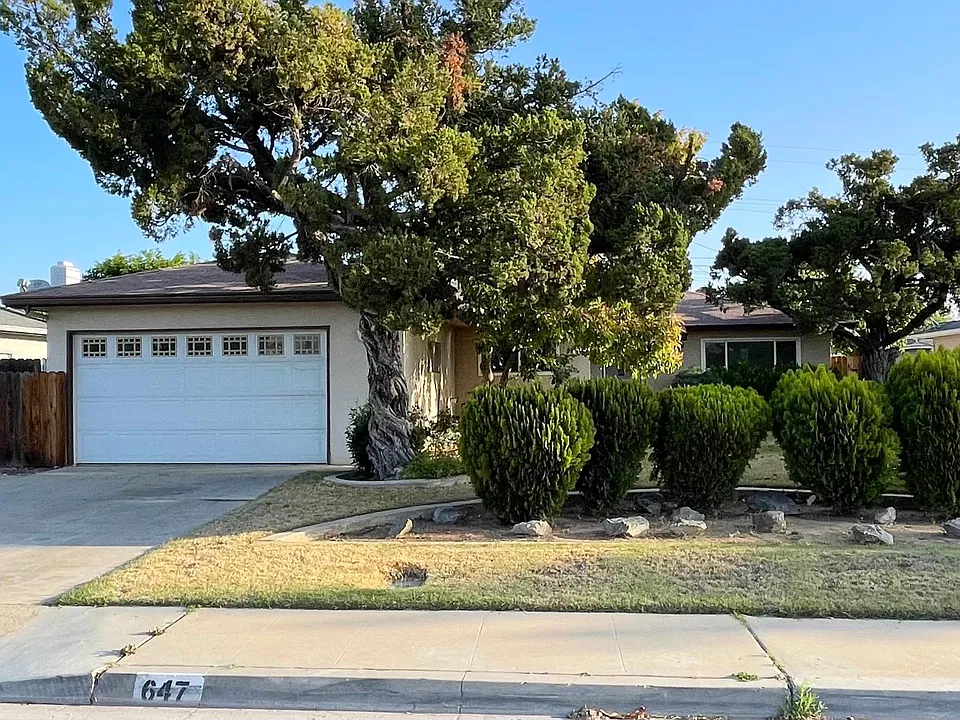 647 W Beverly Dr