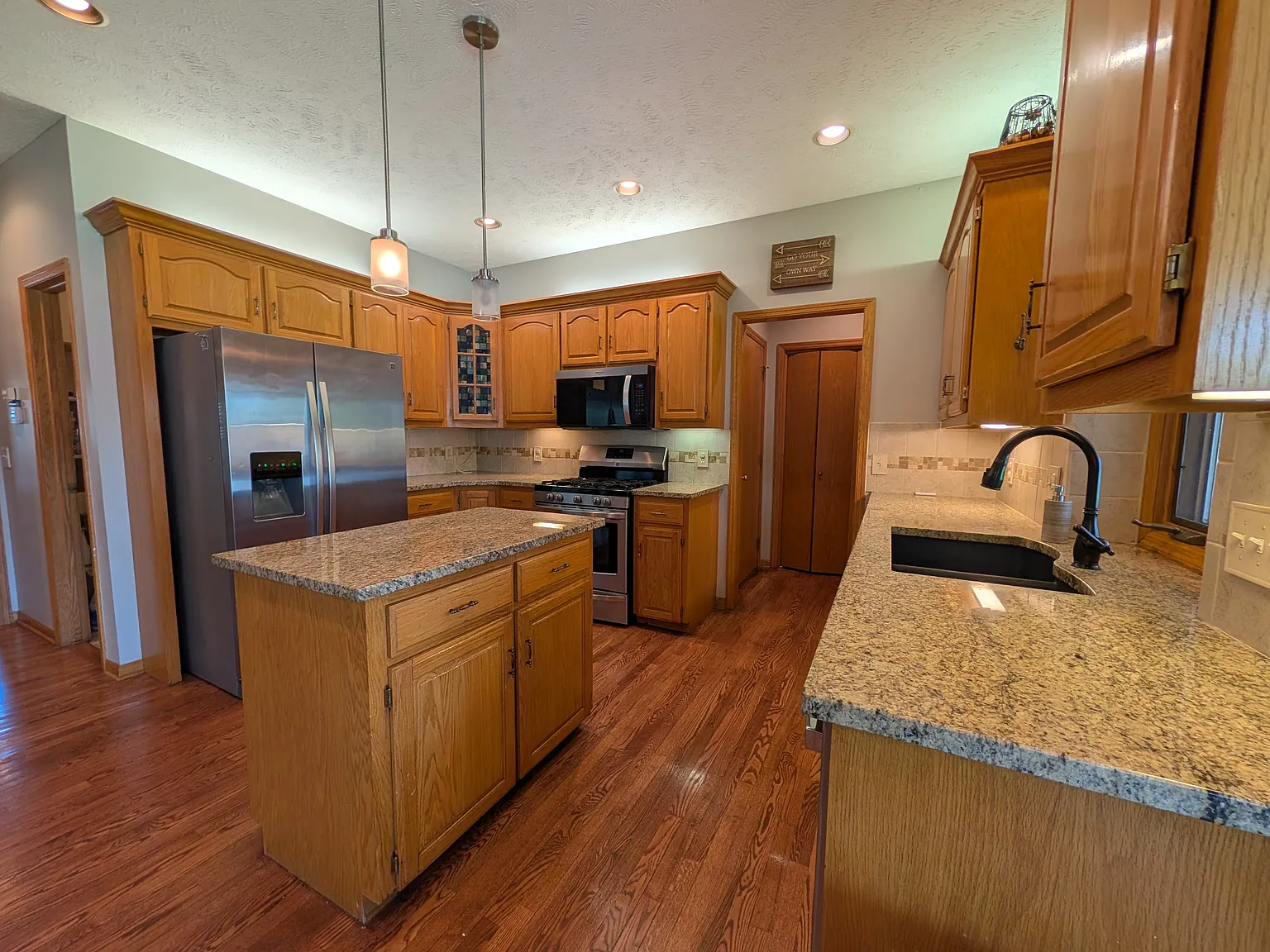 4 bed, 3062 sqft, $3,250 — Photo 3