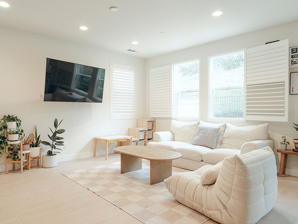1st image of 312 Calle Elegante
