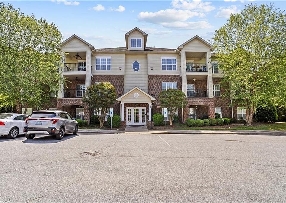1st image of 200 Lennox Dr APT 2D