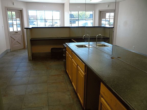 5th image of 1051 E Valley Pkwy