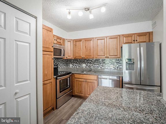 3rd image of 3800 Powell Ln APT 916