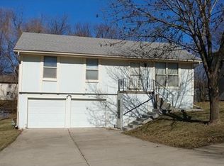 8712 NW 83rd St, Kansas City, MO 64152