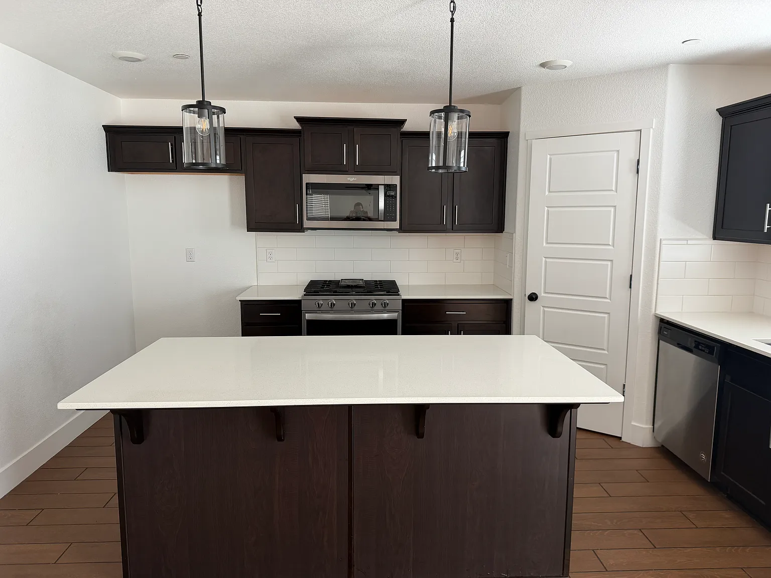 4 bed, 2.5 bath, 2300 sqft, $2,250 — Photo 2