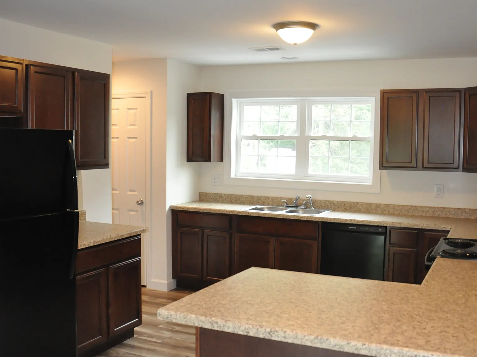 2 bed, 1470 sqft, $1,650 — Photo 2