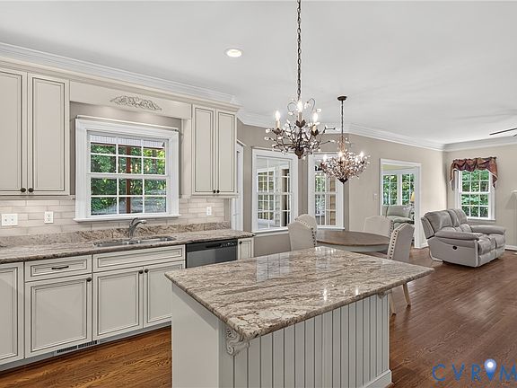3rd image of 11937 Dunvegan Ct