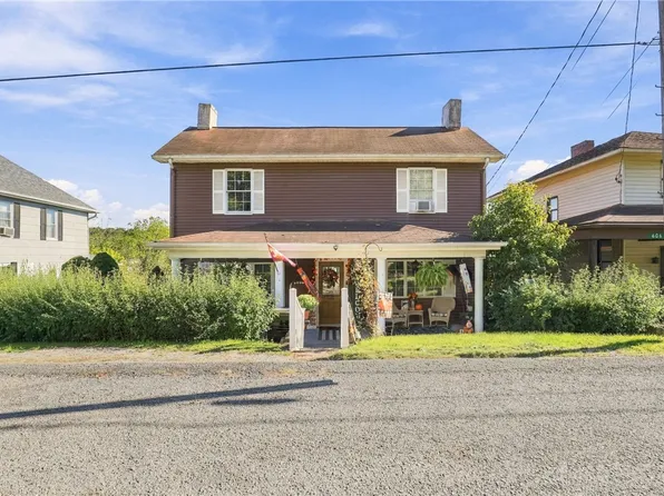 610 1st St, Vanderbilt, PA 15486