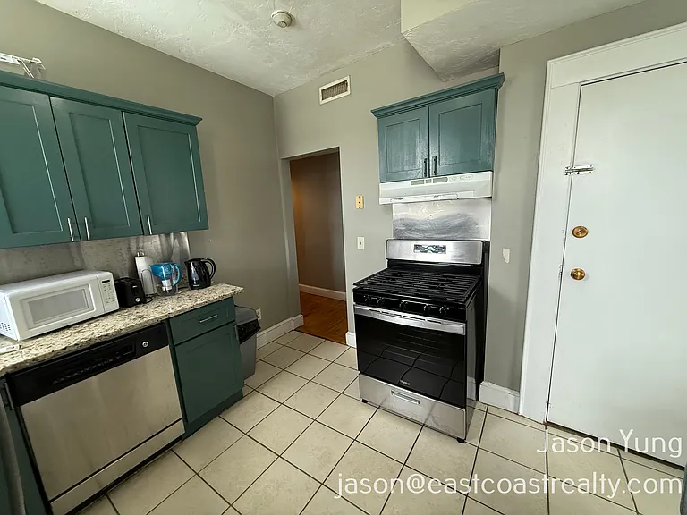 17 Highgate St #10 — Photo 5