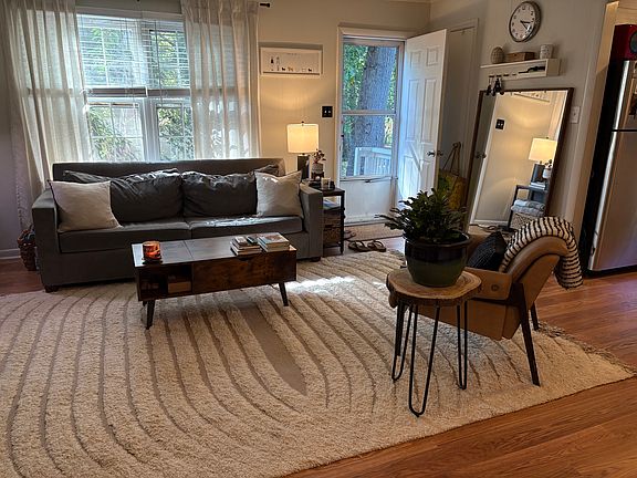 Living room /bonus room