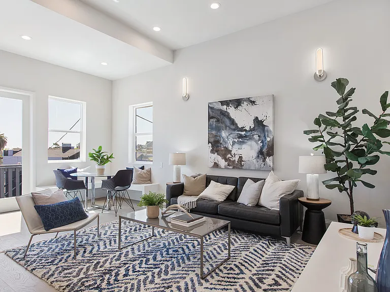 1329 S Van Ness Ave — Photo 55