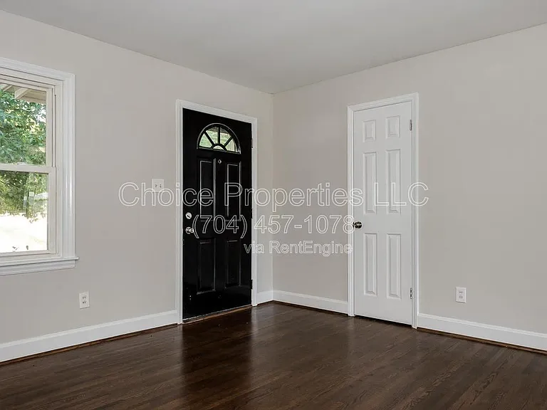 6827 Woodstream Dr — Photo 3