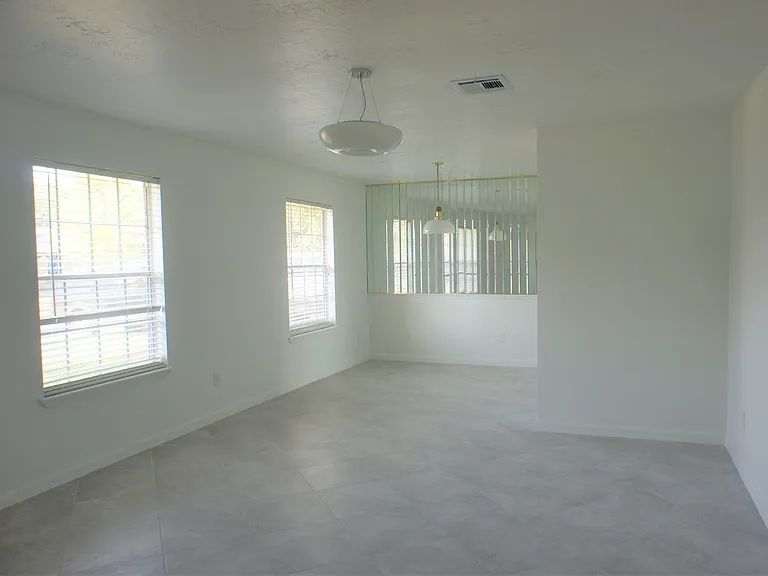 14910 Scotter Dr — Photo 6