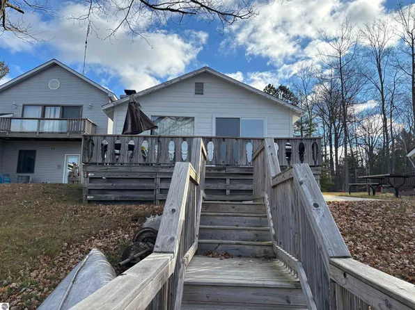 1408 E Long Lake Dr, Harrison, MI 48625