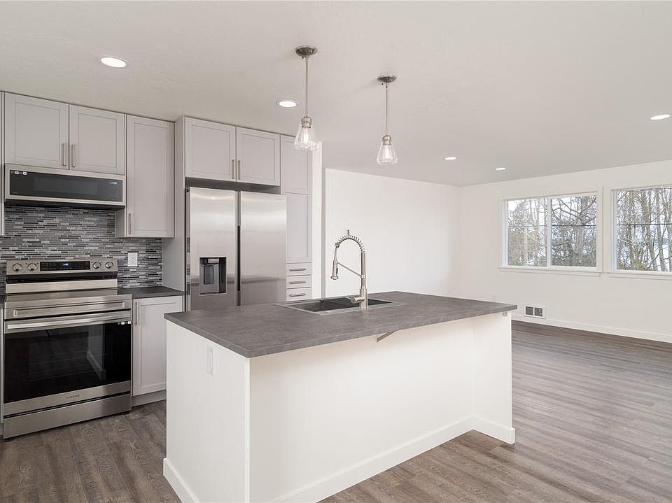 1st image of 4000 Young Hill Ln SE