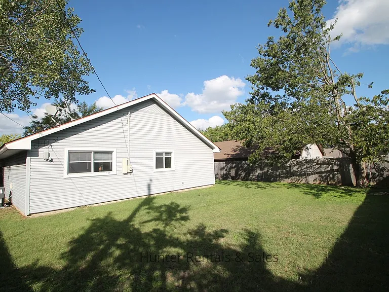 2404 Windmill Dr — Photo 3