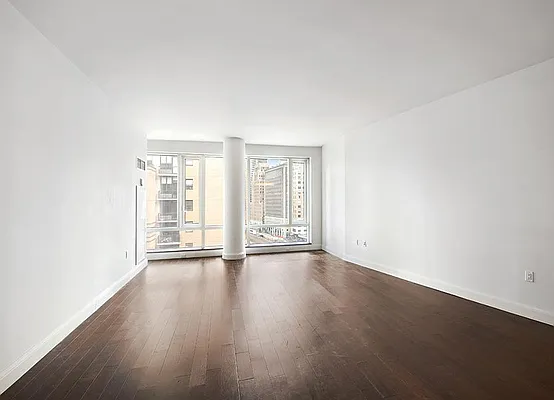 Sold by Warburg | media 8