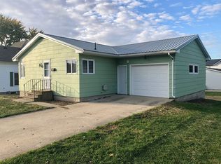 412 4th St, Victor, IA 52347